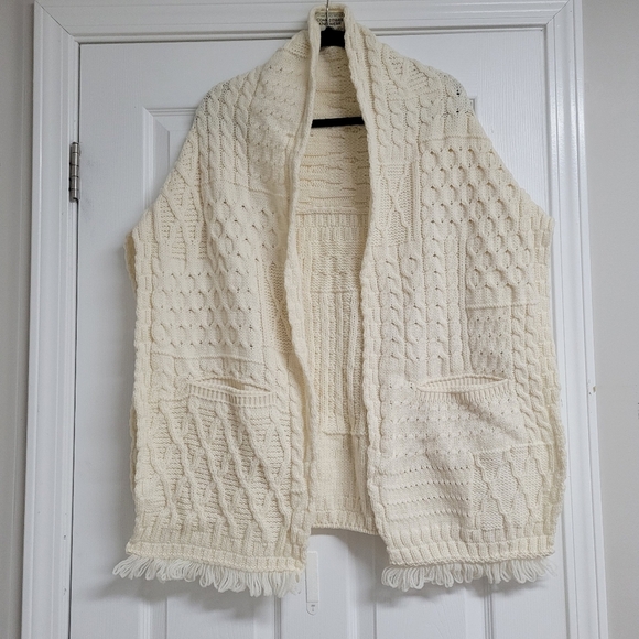 CONEMARA KNITWEAR MERINO WOOL Shawl . - Picture 1 of 9